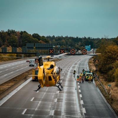 ADAC-Hubschrauber hebt nach A3-Unfall zur Notfallversorgung ab